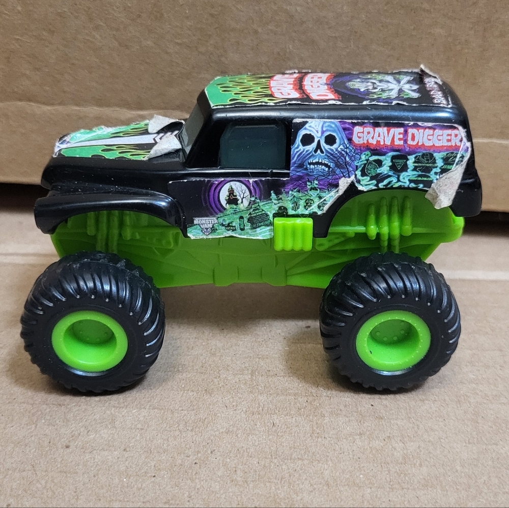 Mcdonald's 2015 Grave Digger Monster Jam Truck Happy Meal Toy